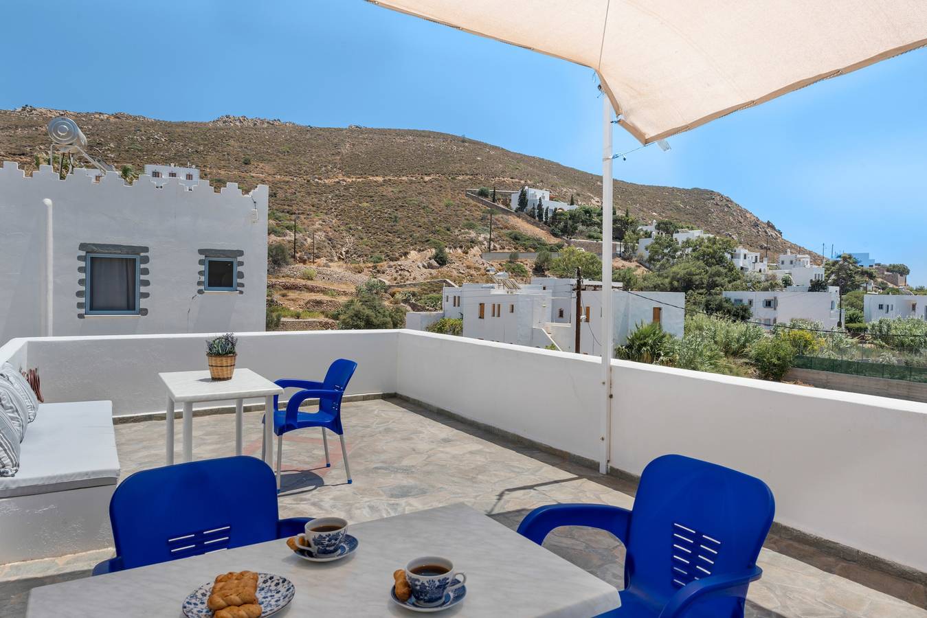 Appartement dans un hôtel "Pico Bello Patmos 16" avec terrasse privée, jardin partagé et Wi-Fi in Dodécanèse