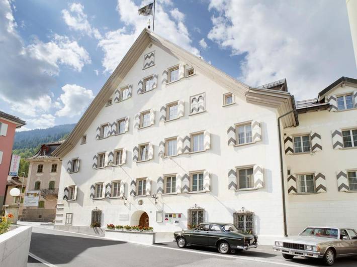 Hotel für 2 Personen, mit Terrasse und Garten in Trun