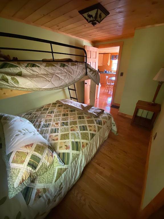 Seeblick mit Zugang, Wrap Around Deck; Direkter Zugang zu Geländefahrzeugen / Schneemobilen in Pittsburg (NH), Coös County