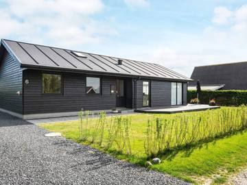 Ferienhaus für 8 Personen, mit Garten und Sauna sowie Whirlpool und Terrasse, kinderfreundlich in Høll