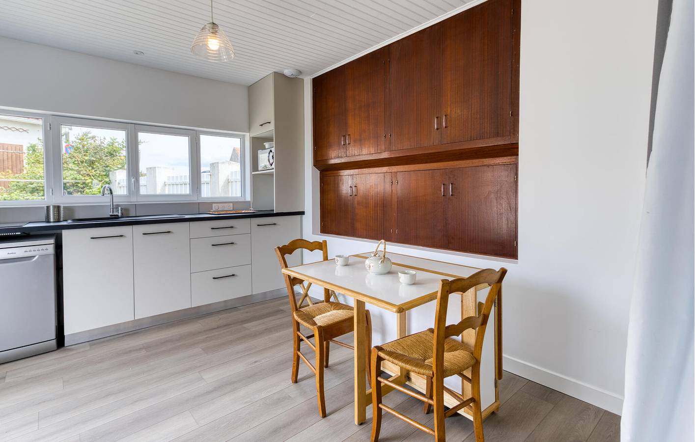 Cozy Apt with TV, WiFi, Parking, Garden - 500m to Beach in La Cotinière, Saint-Pierre-d'Oléron