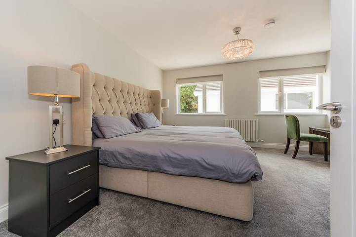 Marina views, Kinsale, sleeps 20, owned by  Exquisite Holiday Homes in County Cork