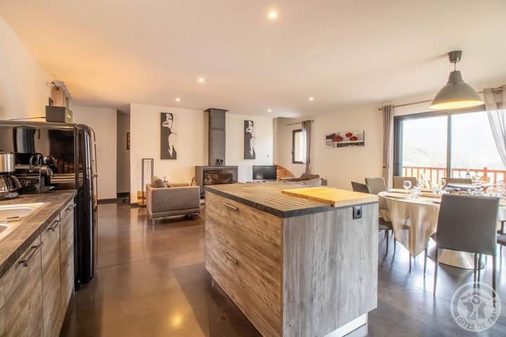 Gîte pour 6 personnes, avec jardin à Génos - 4