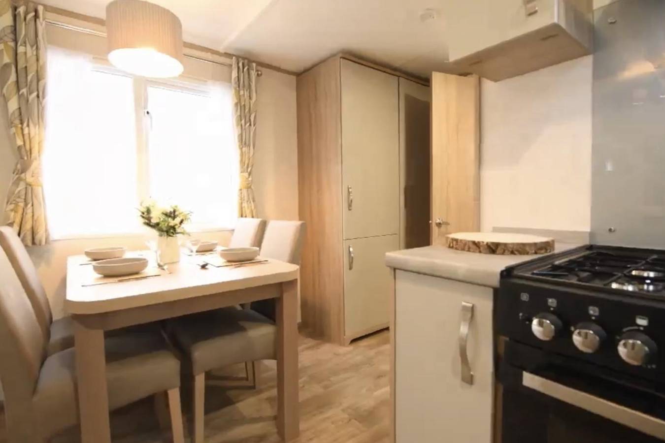 Coopers Beach 3-Bed Caravan, Sleeps 8 & Pets Ok in Mersea Island, Colchester