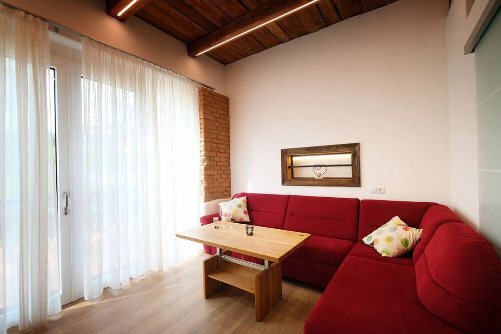 Apartamento entero, \"Moritz\" in the feel-good oasis on the Trausdorfberg with sauna/whirlpool in Steirerland