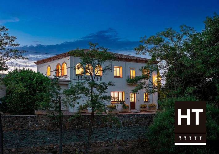 Casa rural para 12 personas, con piscina además de jardín y vistas en Cruilles