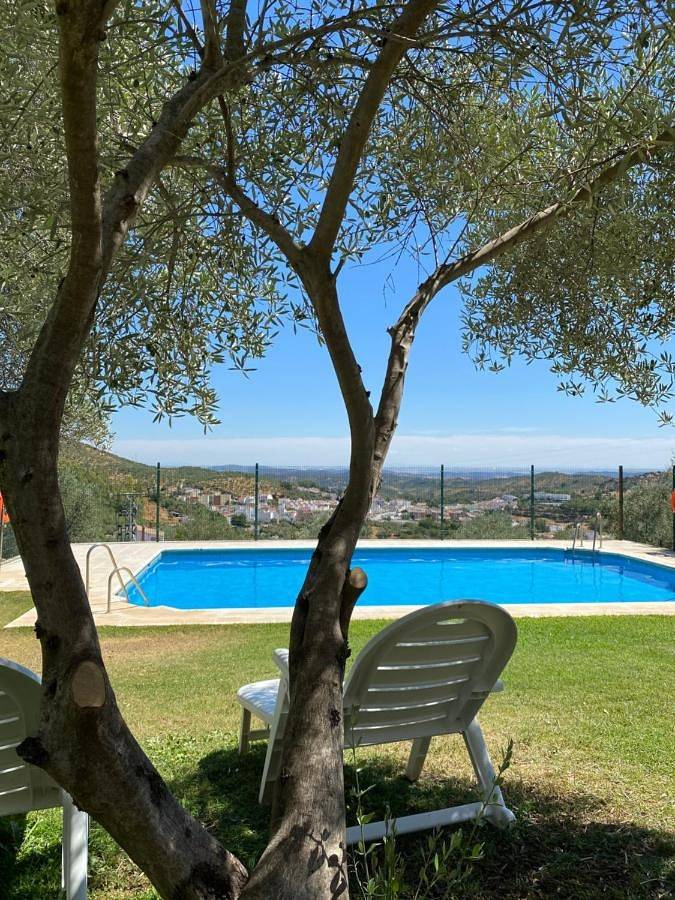 Apartamento de vacaciones para 4 personas, con jardín además de piscina y vistas, Se admiten mascotas en Sierra Norte de Sevilla - 4