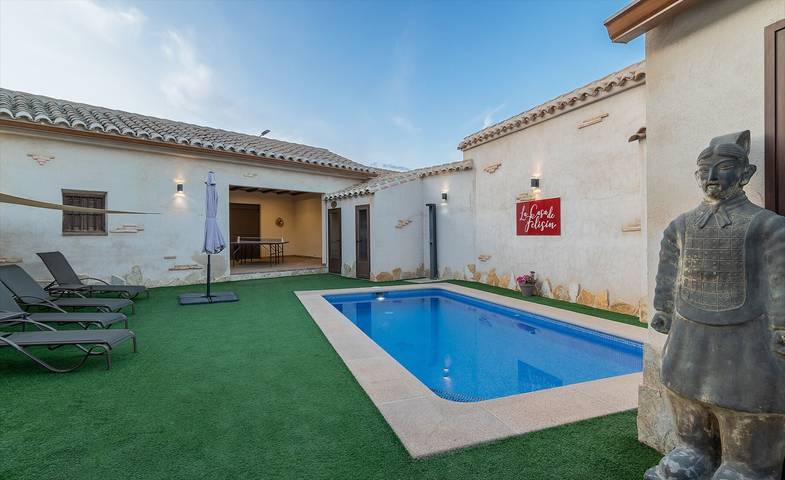 Casa rural para 11 personas, con Balcón y Jacuzzi además de Jardín y Sauna en Castilla-La Mancha