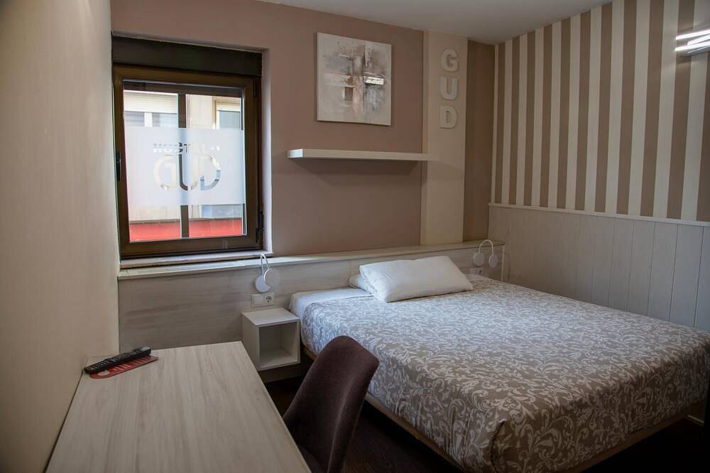Hostal Gud: Habitacion Doble. in Centro de Salamanca, Salamanca