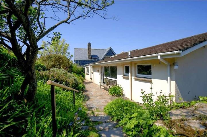 Holiday rental for 8 people, with garden and terrace, with pets in Bantham