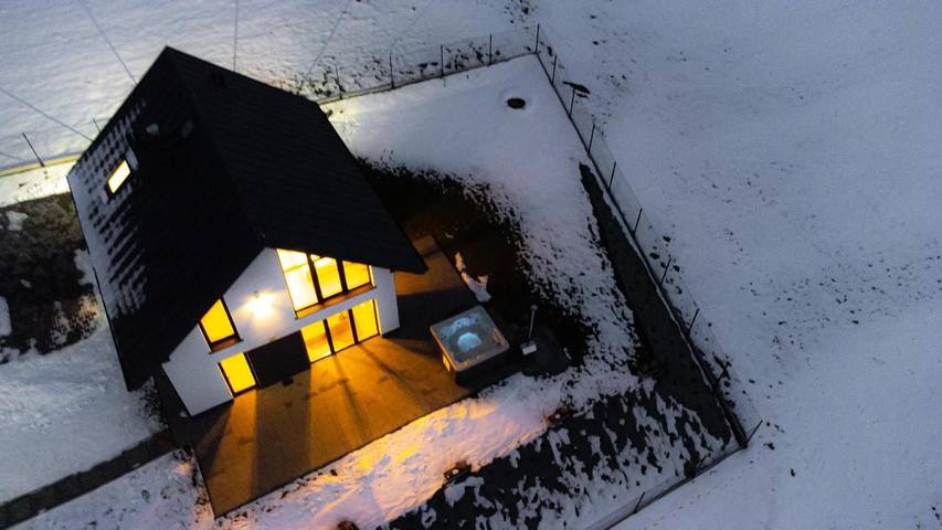 Dom dla 8 osób, z Jacuzzi i Taras oraz Ogród i Sauna w Laskowa - Kamionna