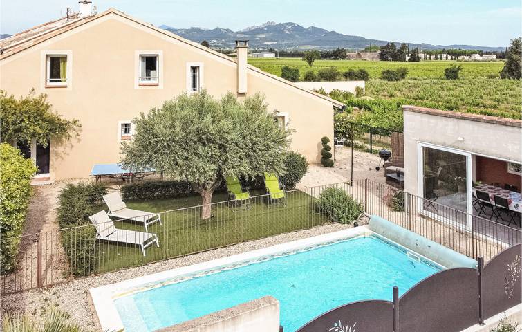 Location de vacances pour 6 personnes, avec Terrasse ainsi que Jardin et Piscine à Violès