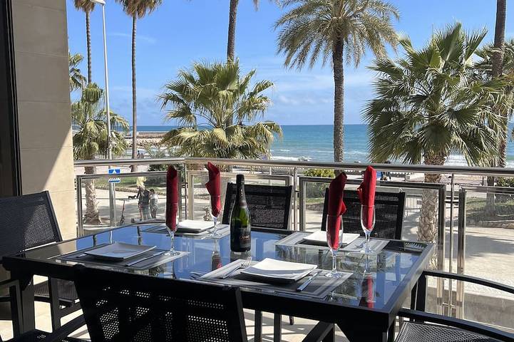 Vacation rental for 8 people, with hot tub and terrace in Sitges
