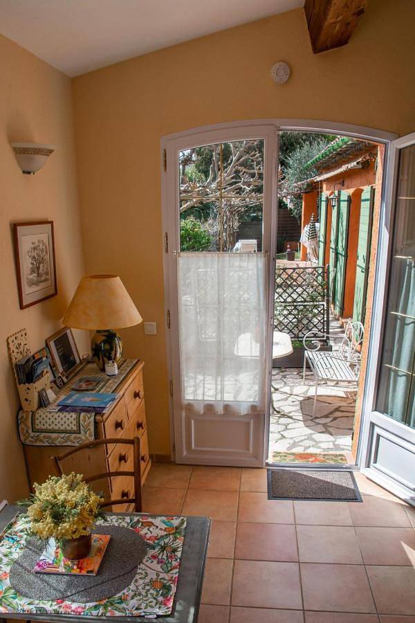 Chambre d’hôte pour 2 personnes, avec jardin ainsi que piscine et vue, animaux acceptés à Le Rouret - 4