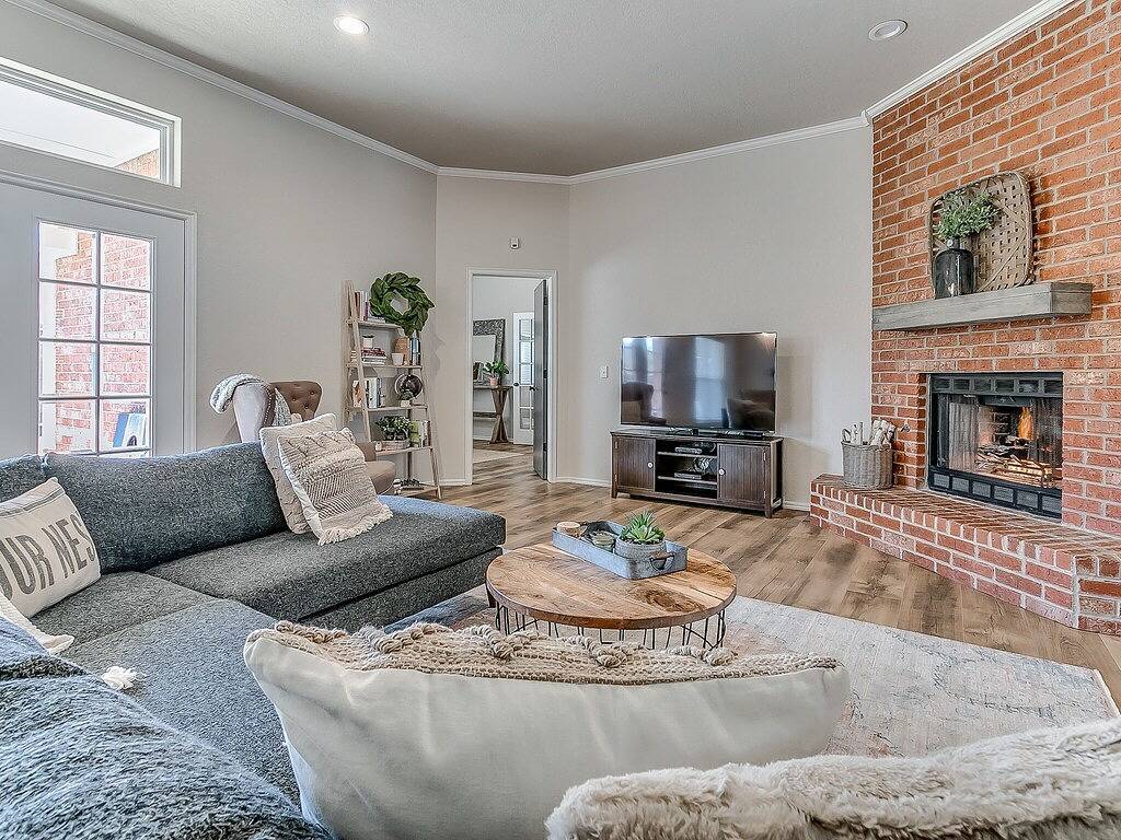 Edmond charmer with Rainfall shower & large yard! in Edmond, Oklahoma County