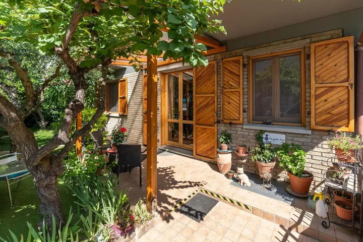 Alojamiento y desayuno para 2 personas, con jardín y jacuzzi - 1