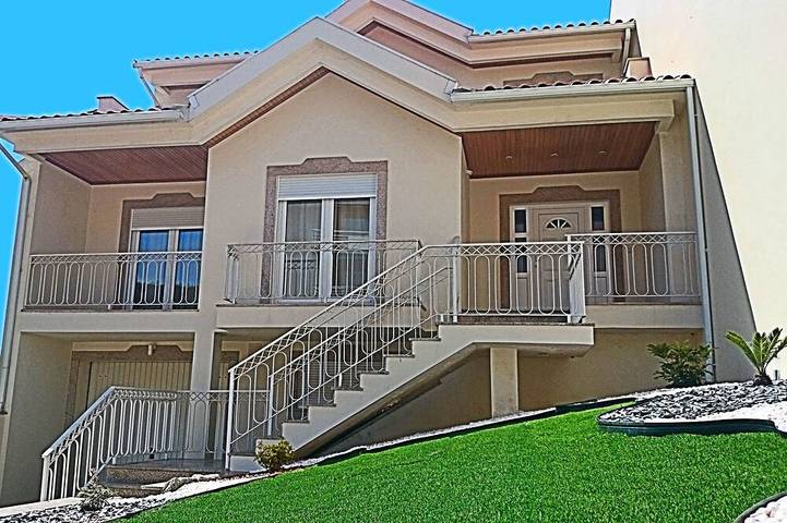 Ferienhaus für 8 Personen, mit Balkon und Whirlpool sowie Garten - 1