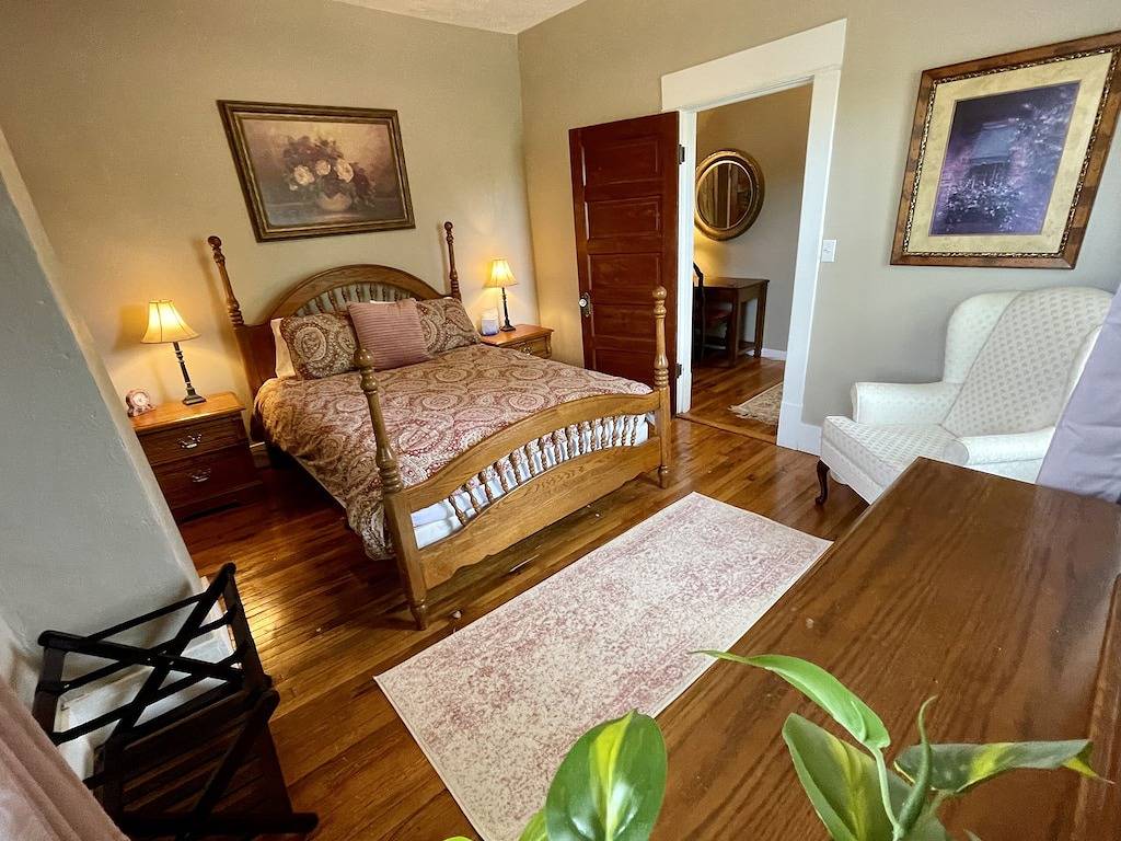 Charming Victorian Home Close to The Blue Ridge Parkway - Mile Marker 146 in Blue Ridge Parkway, Floyd County