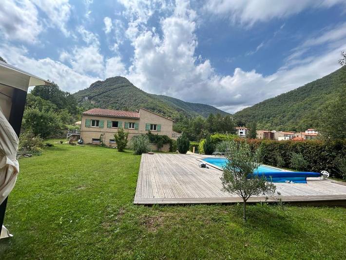 Location de vacances pour 10 personnes, avec piscine ainsi que jardin et vue à Le Tech