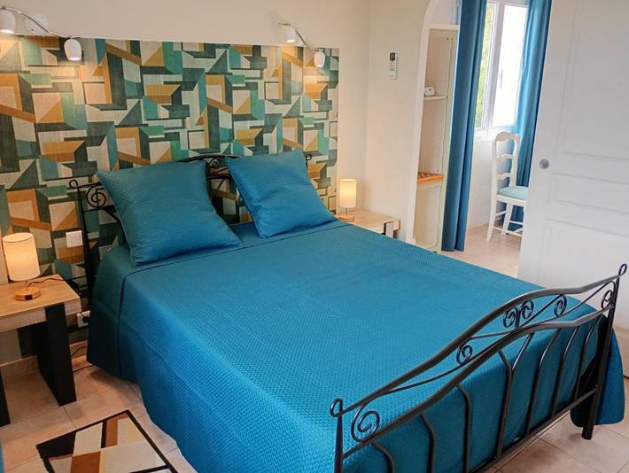 Alojamiento y desayuno para 2 personas, con jardín además de vistas y piscina - 1