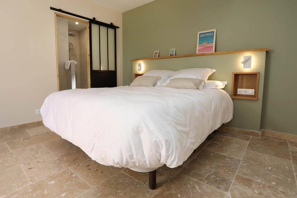 Apartamento entero, L'Olivier villa with private pool in Vers-Pont-du-Gard, Region de Nimes