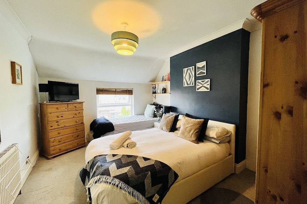 Entire apartment, Boutique by the beach, kids and cars welcome. in Southsea, Portsmouth