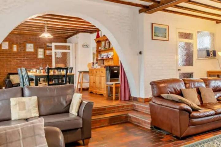 Holiday rental for 14 people, with garden and terrace, with pets on the Norfolk Coast
