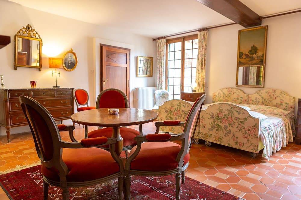 Unique catal. Traditional house with stunning views of the bay & mountains in d. Old town in Côte Vermeille, Collioure