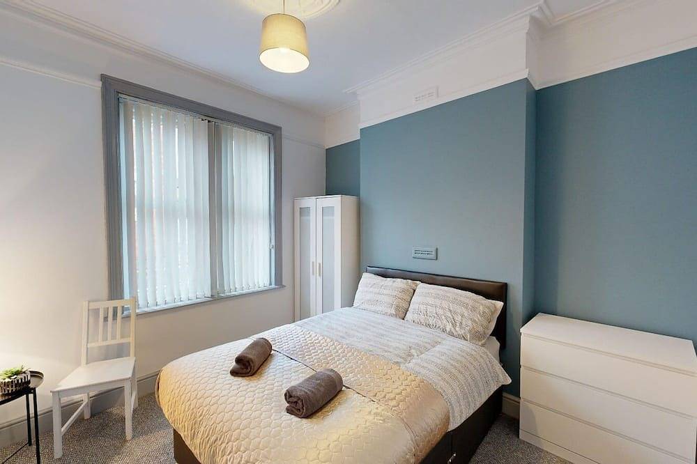 Central, Stunning 3-Bed House - Free Parking in Sunderland