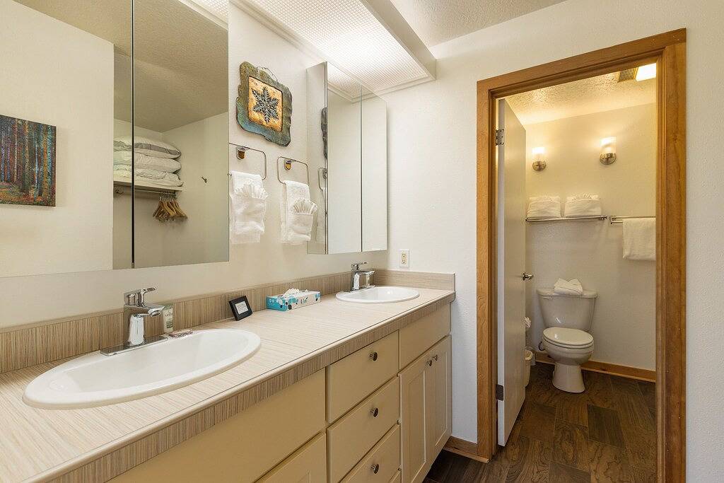 Ganze Wohnung, Spacious Condo w/ Great Alpine Views from Private Balcony w/ Gas Fireplace! in Arapahoe Basin