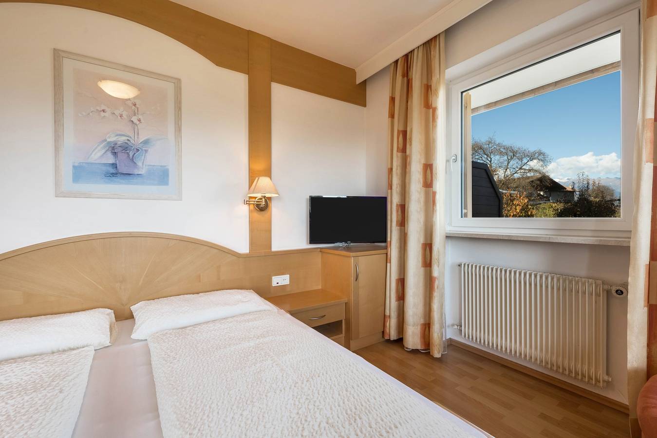 Ganze Wohnung, Ferienwohnung "Residenz Kronstein - 3" mit Balkon, Gemeinschaftsgarten, Bergblick & Wlan in Tisens, Nonsberggruppe