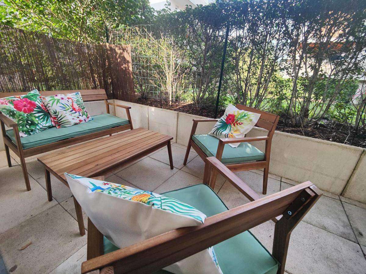 Appartement entier, Quietstay 20' Paris, Connected Home avec Terrasse in Massy, Essonne