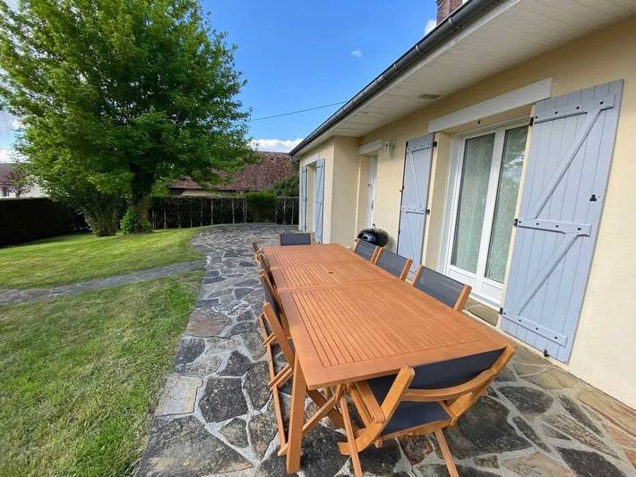 Gîte pour 12 personnes, avec terrasse à Thiron-Gardais