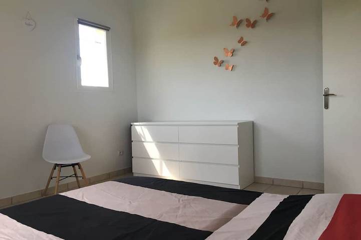 Location de vacances pour 9 personnes, avec jardin et terrasse à Mollégès - 2