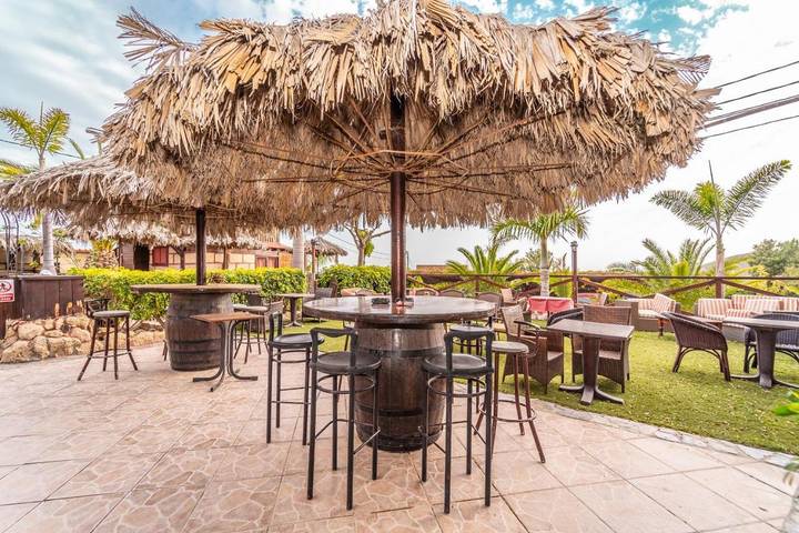 Chambre d’hôte pour 6 personnes, avec Terrasse ainsi que Jardin et Piscine à La Jaca