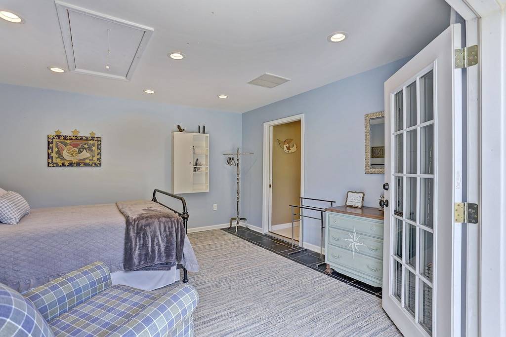 Cottage im historischen Yorktown (ehemals Galerie von Nancy Thomas, Volkskünstlerin) in Yorktown (Virginia), Virginia