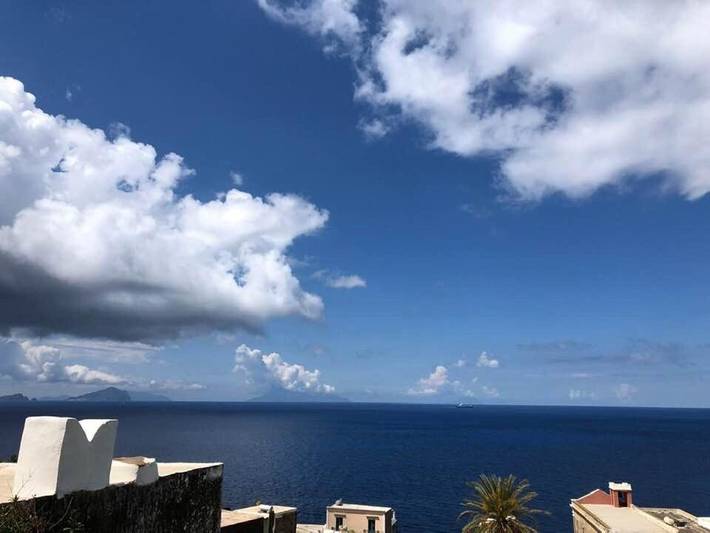 Ferienhaus für 3 Personen, mit Terrasse und Garten sowie Ausblick auf Stromboli