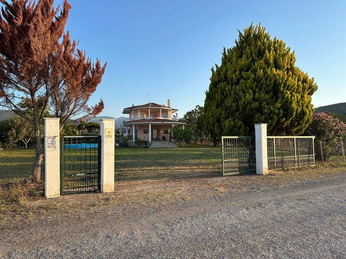 Ferienhaus für 8 Personen, mit Terrasse und Pool sowie Garten, mit Haustier - 1