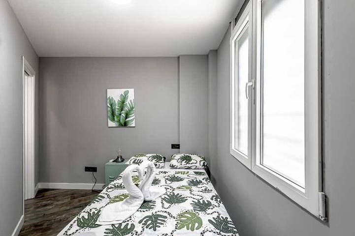 Hell in der Nähe von 4 Caminos - Reina Victoria Apartment in Tetuán, Madrid