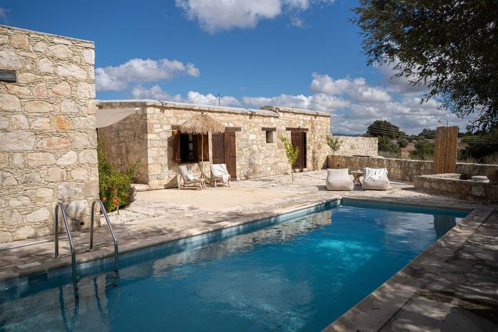 Holiday home for 6 people, with garden in Paphos