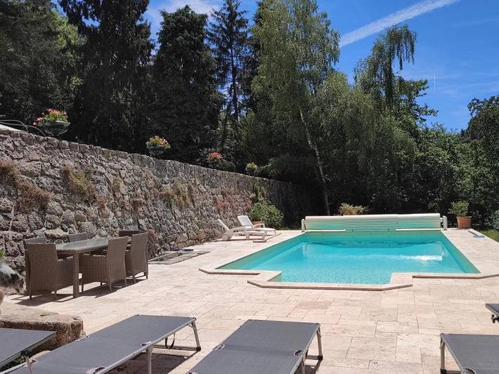 Gîte pour 2 personnes, avec jardin ainsi que vue et piscine, animaux acceptés à Bourg-Argental - 4
