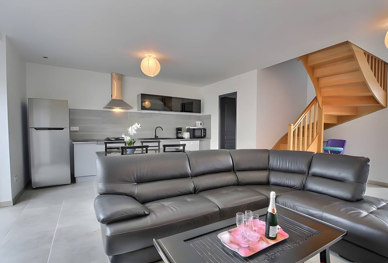 Gîte de l'Arguenon – Le Noisetier avec piscine partagée, terrasse privée et Wi-Fi in Jugon-les-Lacs, Région de Dinan