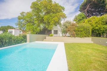 Gîte pour 4 personnes, avec piscine ainsi que vue et jardin dans Aldeia Do Meco