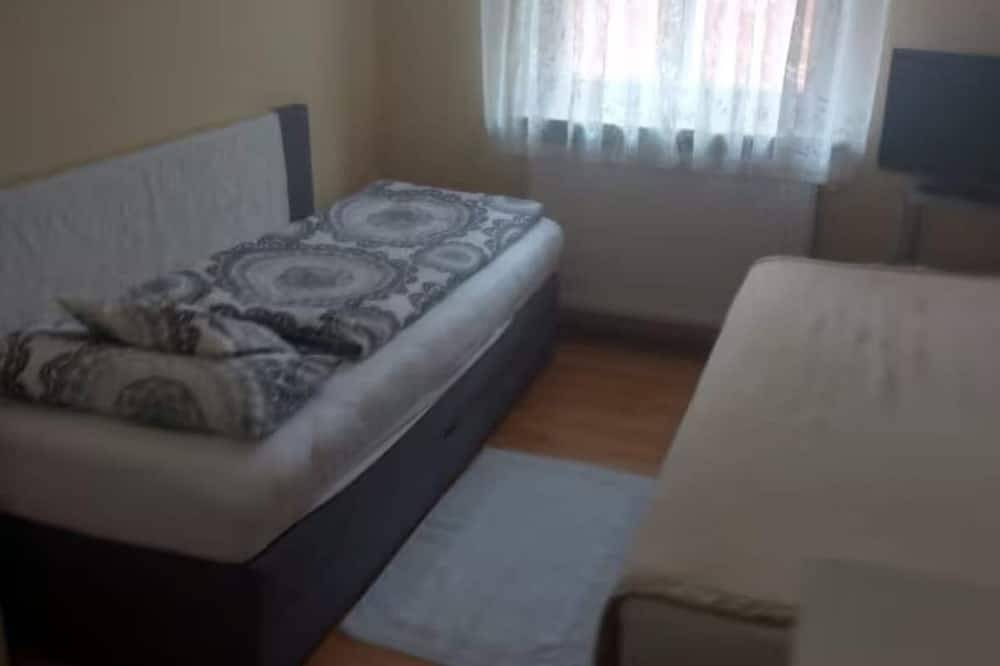 Ganze Wohnung, Ferienwohnung Nr. 2, Ortsmitte, Randersacker in Randersacker, Fränkisches Weinland