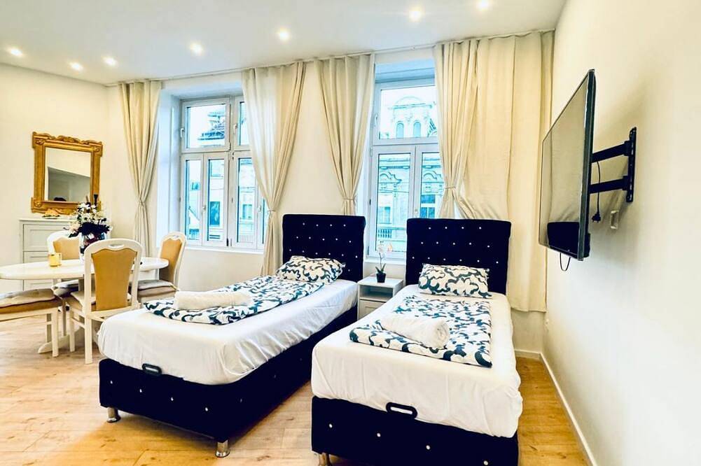 Ganze Wohnung, Spacious Room 11-Min Stroll to Atzgersdorf Park in Liesing, Wien