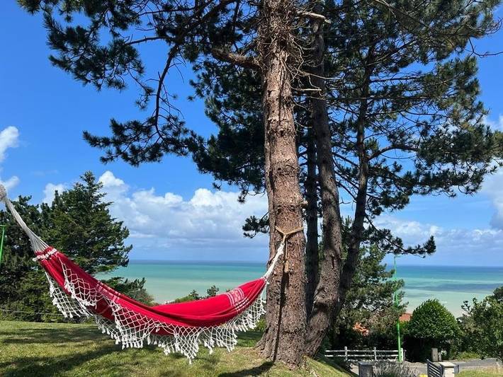 Location de vacances pour 8 personnes, avec vue ainsi que jardin et terrasse à Saint-Martin-en-Campagne