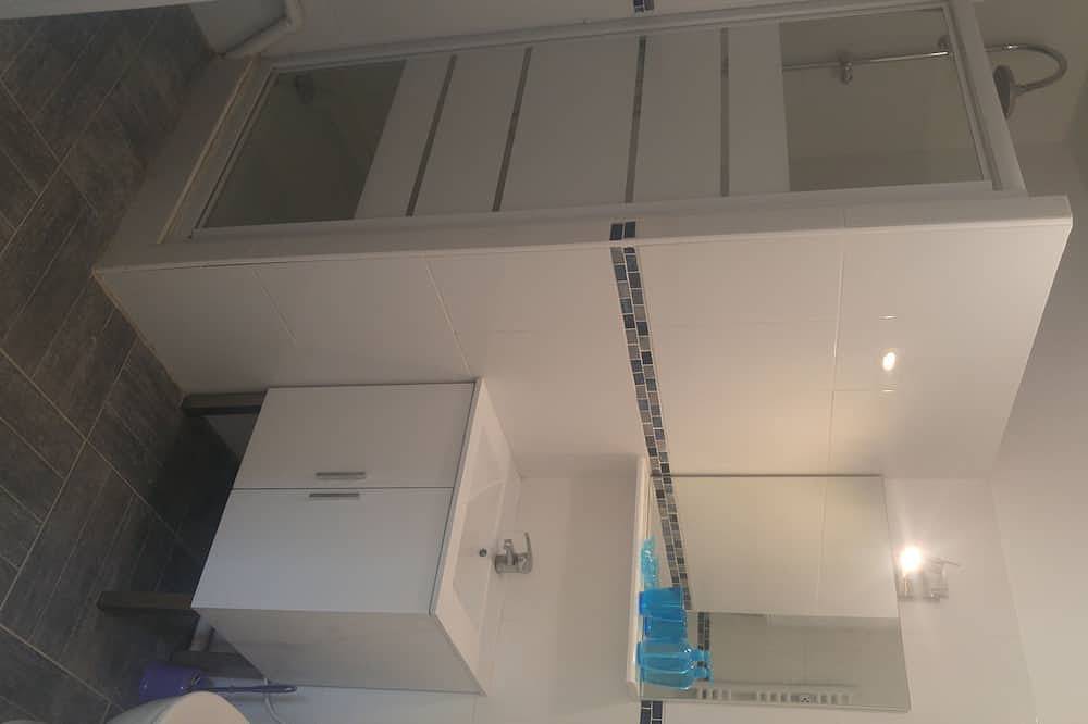 Apartamento entero, Estudio de colores de verano cerca del centro y la estación de tren in Salon-de-Provence, Region de Aix-en-Provence