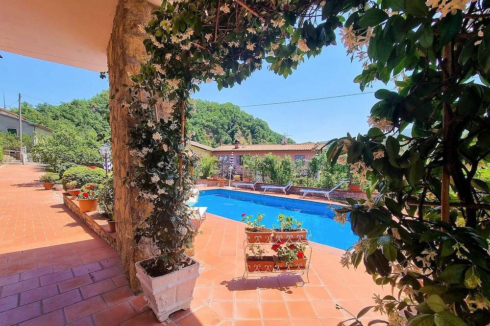 Villa Piazza, privater solarbeheizter Pool, zu Fuß zu allen Einrichtungen! Wifi in Piazza al Serchio, Garfagnana