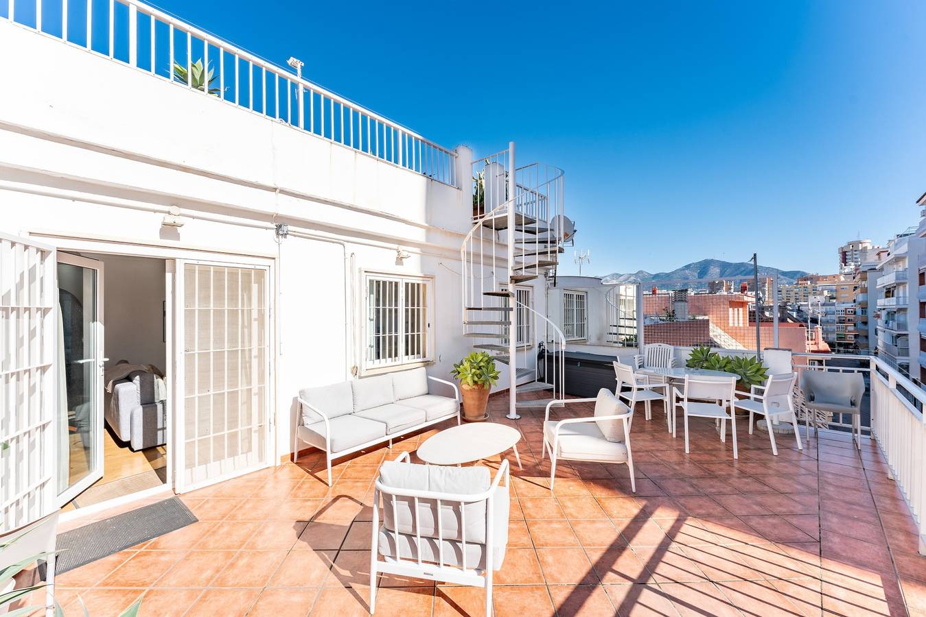 Ganze Wohnung, Ferienwohnung 'Penthouse In Old Town' mit Meerblick, Wi-Fi und Klimaanlage in Fuengirola Zentrum, Fuengirola
