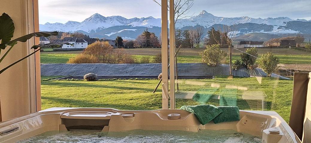 Gîte pour 8 personnes, avec terrasse ainsi que jardin et jacuzzi dans Visker